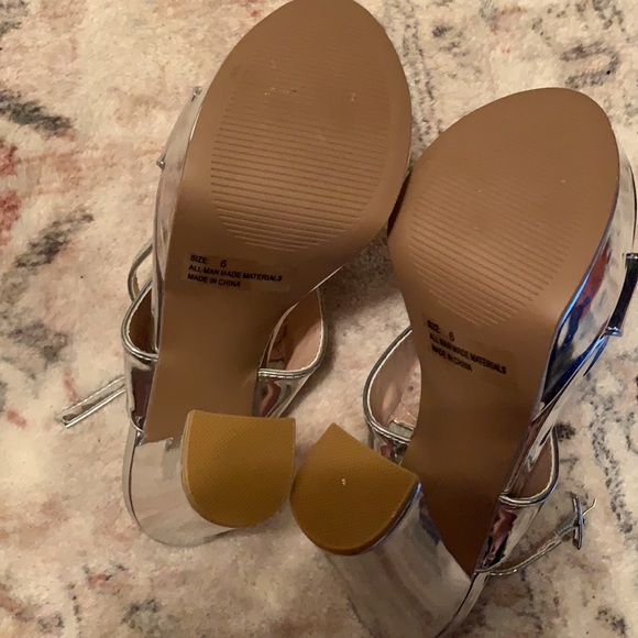 Platform silver heels - Picture 4 of 4